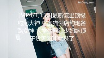 試衣間換胸罩顏值身材超棒妹子,股鉤縫好深哦