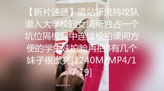 《极品CP魔手外购》近景偸拍商场女厕各种类型小姐姐方便亮点多长腿丝袜制服妹逗逼表情是怎么回事附加经典007极品厕拍 (2)