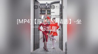 【一男战三女】三个超嫩美少女，浴室跪地吃吊，一起翘屁股求操，一个个轮流操，太爽顶不住缴枪