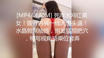 老外在厕所里玩群P